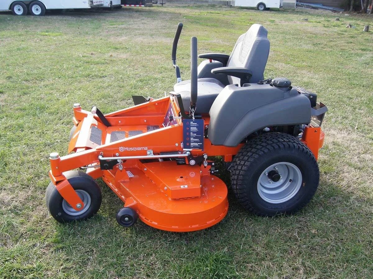 Husqvarna MZ61 61" Zero Turn Lawn Mowers 24HP KAW (Scratch and Dent)