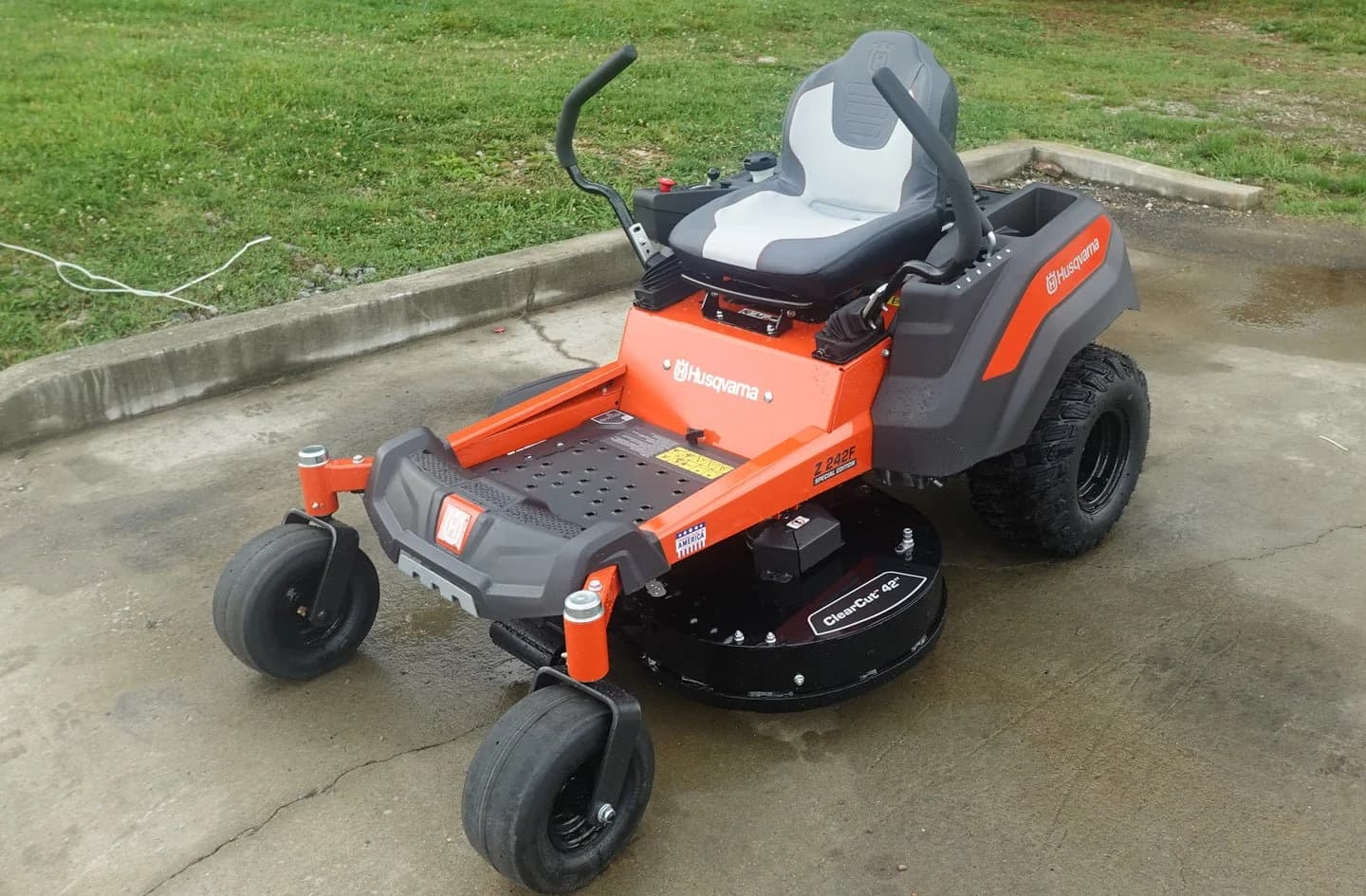 Husqvarna Z242F Zero-Turn Mower | 18 HP Kawasaki Engine, 42" Cutting Deck