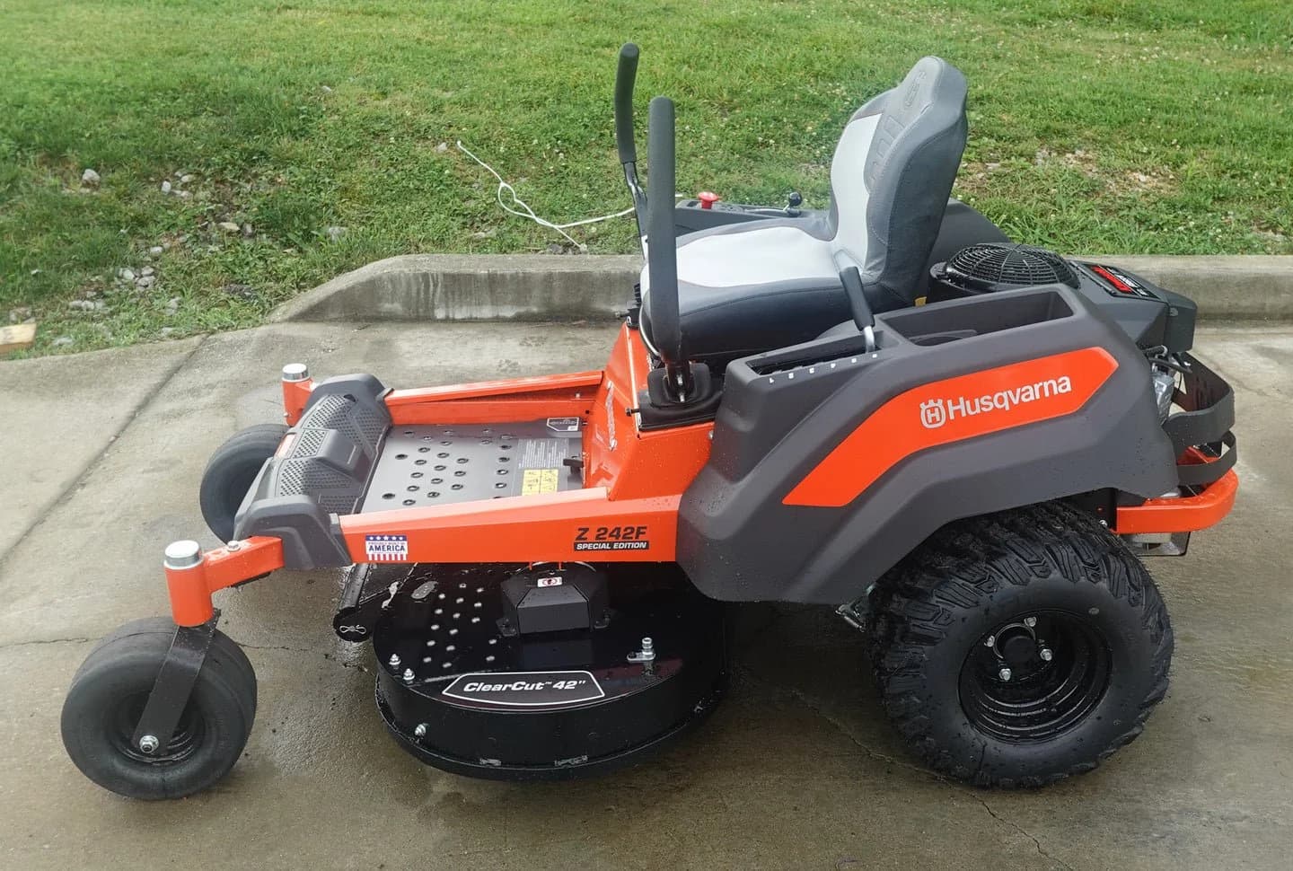 Husqvarna Z242F Zero-Turn Mower | 18 HP Kawasaki Engine, 42" Cutting Deck
