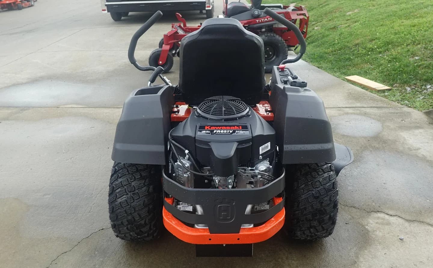 Husqvarna Z242F Zero-Turn Mower | 18 HP Kawasaki Engine, 42" Cutting Deck