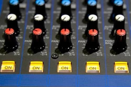 Yamaha MG16XU 16-Inputs 6-Bus Mixers with Effects